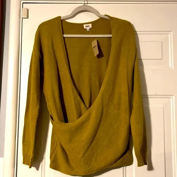BKE Buckle Women’s Faux Wrap Sweater M Gold Olive Long Sleeve - Picture 1 of 2